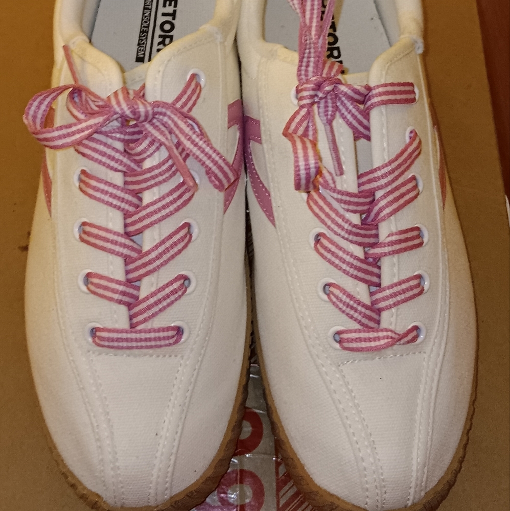 Tretorn white sneakers with pink accent